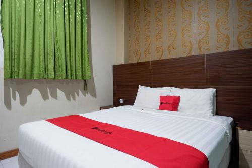 RedDoorz Plus Syariah near Laweyan Solo