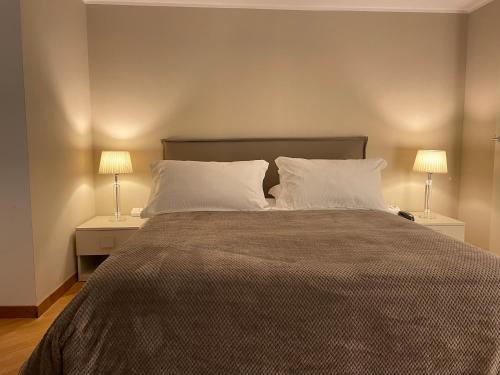 1 queen bed, 1 double bed