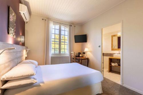 1 double bed, 1 twin bed