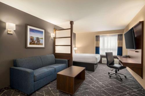 Microtel Inn & Suites by Wyndham Aurora Room Type - Queen Suite - Non-Smoking