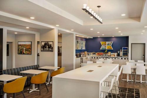 Microtel Inn & Suites by Wyndham Aurora Microtel Inn & Suites by Wyndham Aurora