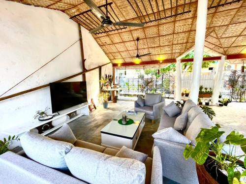 Dhiffushi Island Villa