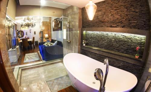 Bathroom, Joglo Jawa Jepara in Pengkol