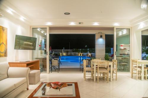 Hiona Holiday Hotel - image 6
