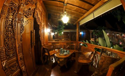 Balcony/terrace, Joglo Jawa Jepara in Pengkol