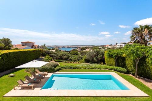  Villa moderna de 3 habitaciones con vistas al mar! in Cala Llonga