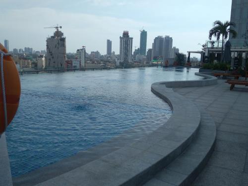 Super Luxury 2 BR Apartment in Five Star Colombo City Centre