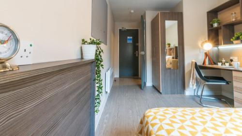 Homely Private Bedrooms at Oxford Court in Manchester