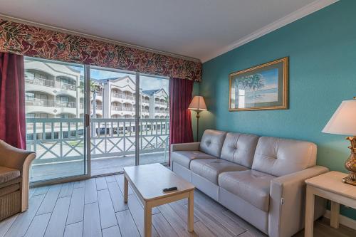 Beachside Bungalow with 2 Pools - image 3