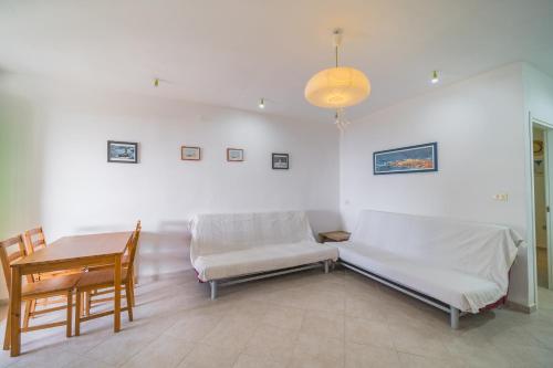 2 bedrooms, 4 beds