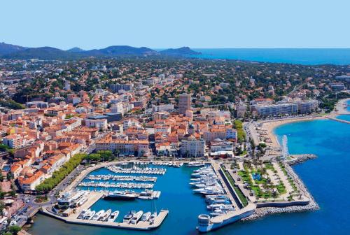 Nabij attractie, Oasis des Grands Pins - Saint-Raphaël - Super Piscine & Tennis exceptionnel (Oasis des Grands Pins - Saint-Raphael - Super Piscine & Tennis exceptionnel) in Vallon de Coste