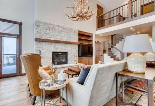 Luxury 4 Bedroom Mountain Vacation Rental In The Heart Of Lionshead Village In Vail in Vail, USA