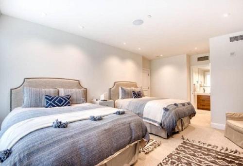 Luxury 4 Bedroom Mountain Vacation Rental In The Heart Of Lionshead Village In Vail in Vail, USA