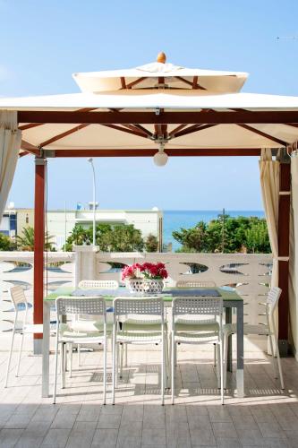 4 bedrooms villa with sea view private pool and furnished terrace at Alcamo Marina Alcamo