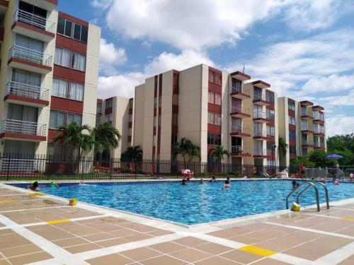 . Hermoso apartamento con piscina.