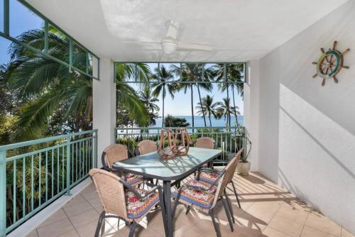 Beachfront Bliss 3-Bedroom Apartment with Sea View 4