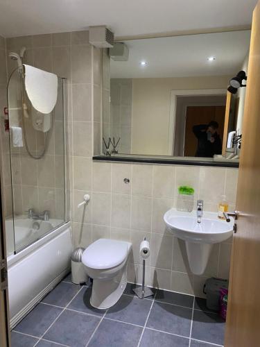 Banyo, City Centre 2 bedroom apartment, secure parking. near Tennents Wellpark Brewery