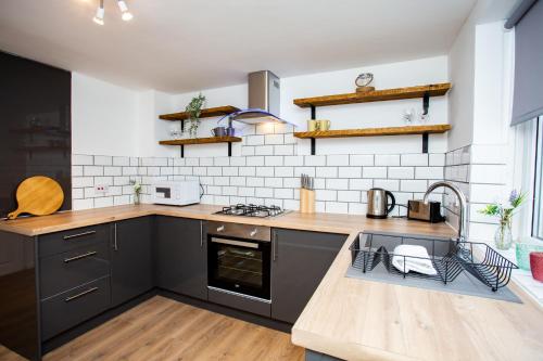 Chirton House by Short Stays Away