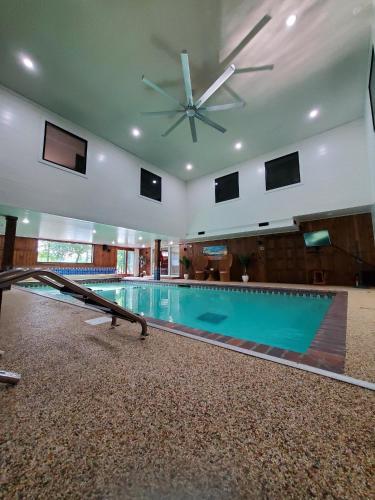 Whitefish Lake Home with Heated Indoor Pool