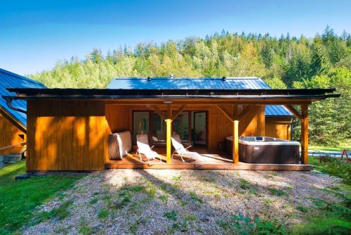 Hot tub, Hotylek pod smrkem in Ryzoviste