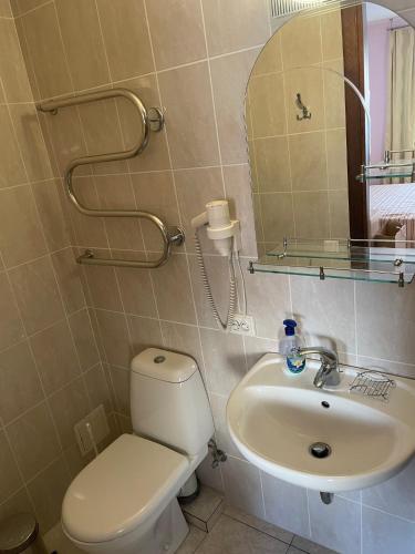 Double Room with Balcony image 3