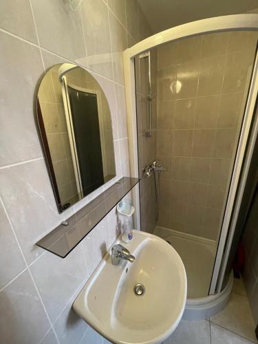 Double Room with Extra Bed image 2