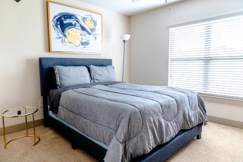Cozy townhouse in the heart of the city!