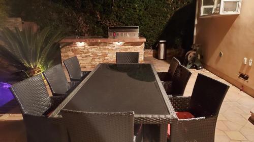 Beautiful spacious home/salt water pool in Encino.
