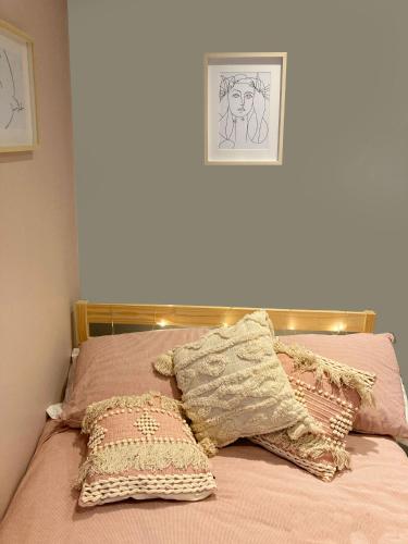 Self Check In Boutique Rooms in Lovely Lancaster City Townhouse