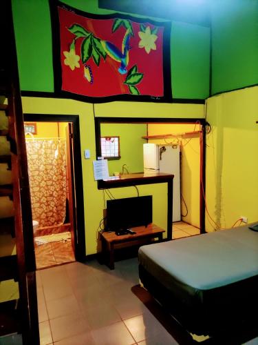 1 double bed, 2 twin beds