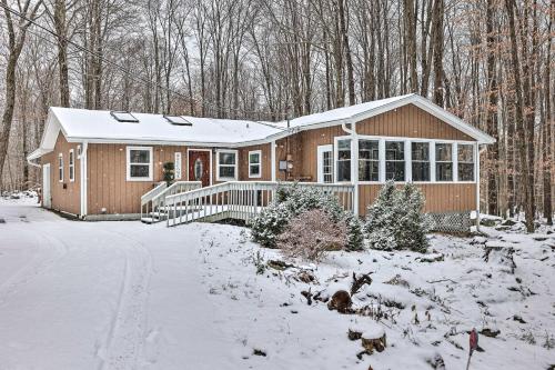 Pet-Friendly Poconos Cabin with Deck and Fire Pit! in Gouldsboro, USA