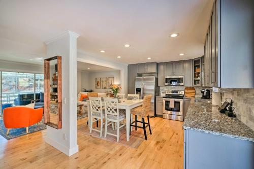 Rogers Lakehouse with Deck, Near Beaver Lake! in Rogers, USA