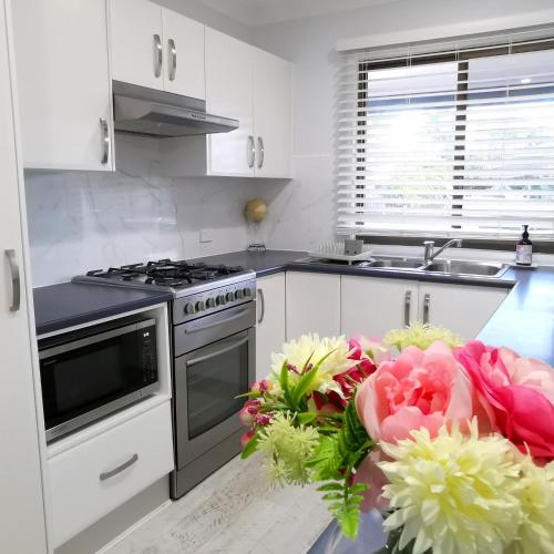 Getaway Lakefront Environmental House on Lake Macquarie with Water View in Mannering Park