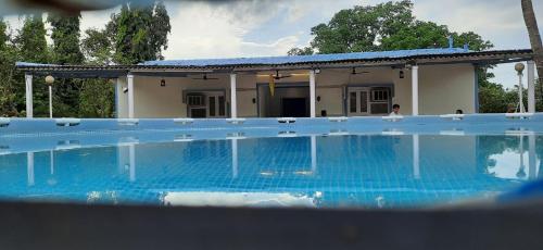 4BED & DORM WITH POOL CLUB HOUSE PROJECTOR