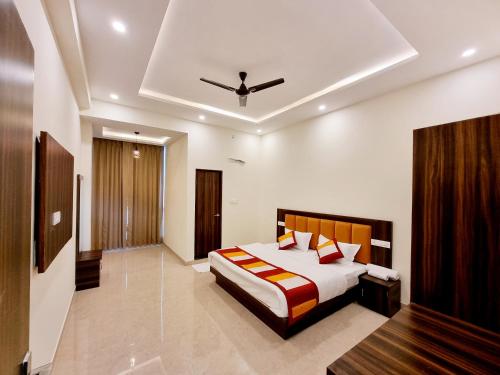 Deluxe Double Room room in Hotel Aditya Palace