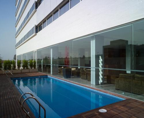 泳池, 瓦倫西亞艾克松酒店 (Xon's Valencia) in 瓦倫西亞機場