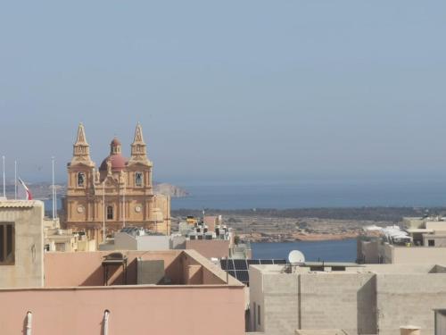 Nice 3 bedrooms Maisonette with beautiful roof views