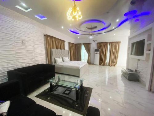 5 bedroom duplex