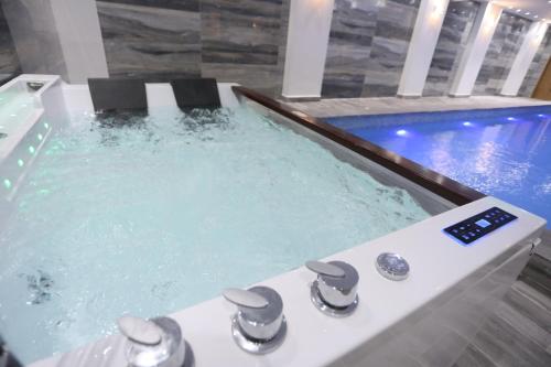 สระว่ายน้ำ, Turquoise Hotel in อควาบา