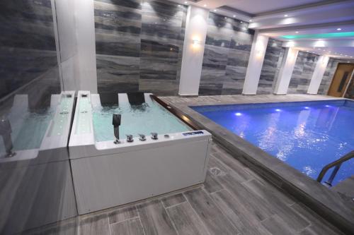 สระว่ายน้ำ, Turquoise Hotel in อควาบา