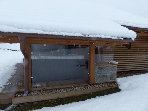 Chalet avec Jacuzzi et Piscine, déco soignée esprit cocooning