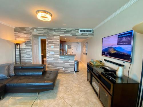 Large luxurious direct ocean front Penthouse or Deluxe one bedroom ocean front condo-free parking- - 편의 시설/서비스