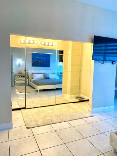 Large luxurious direct ocean front Penthouse or Deluxe one bedroom ocean front condo-free parking - Photo 2