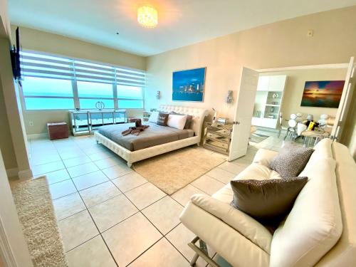 Large luxurious direct ocean front Penthouse or Deluxe one bedroom ocean front condo-free parking-