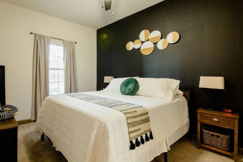 Relaxing Suite with Free Parking, Fast WiFi