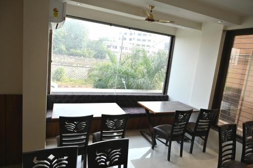 Majestic Hotel – Nashik, KY