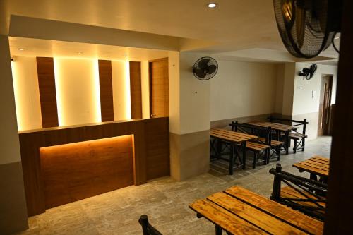 Majestic Hotel – Nashik, KY