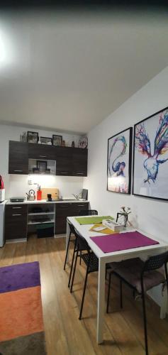 4 twin beds, 1 sofa bed