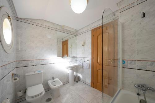 Bathroom, Miranda & Suizo in El Escorial
