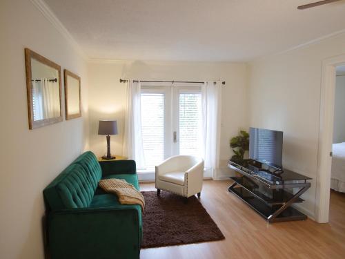 Cozy Condo near Buckhead in Plymouth Colony